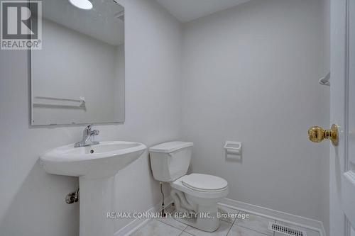 6990 Tassel Crescent, Mississauga, ON - Indoor Photo Showing Bathroom