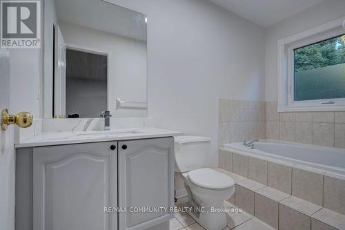 6990 Tassel Crescent, Mississauga, ON - Indoor Photo Showing Bathroom