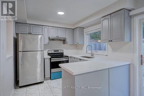 6990 Tassel Crescent, Mississauga, ON - Indoor Photo Showing Kitchen With Stainless Steel Kitchen