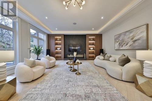 1112 Fair Birch Drive, Mississauga, ON - Indoor Photo Showing Living Room