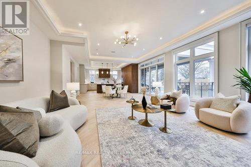 1112 Fair Birch Drive, Mississauga, ON - Indoor Photo Showing Living Room