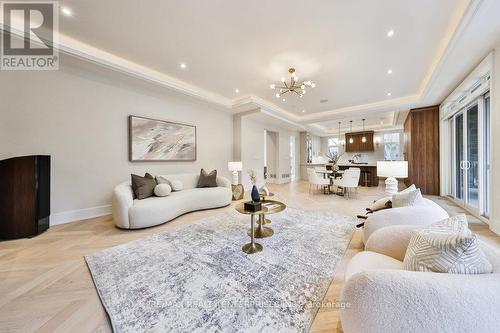 1112 Fair Birch Drive, Mississauga, ON - Indoor Photo Showing Living Room