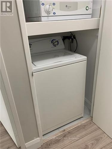 512 - 4185 Shipp Drive, Mississauga, ON - Indoor Photo Showing Laundry Room