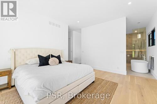 100 Barton Boulevard, Blue Mountains, ON - Indoor Photo Showing Bedroom