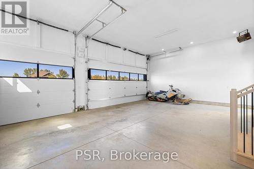 100 Barton Boulevard, Blue Mountains, ON - Indoor Photo Showing Garage