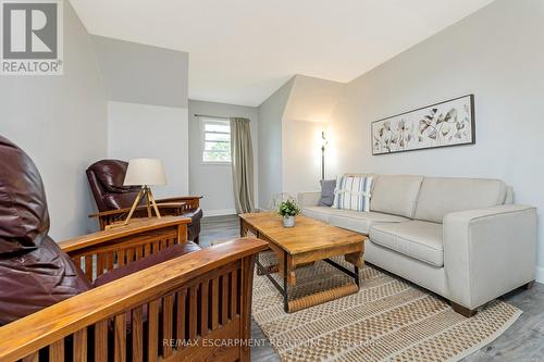 8189 Wellington Rd 124, Guelph/Eramosa, ON - Indoor Photo Showing Living Room