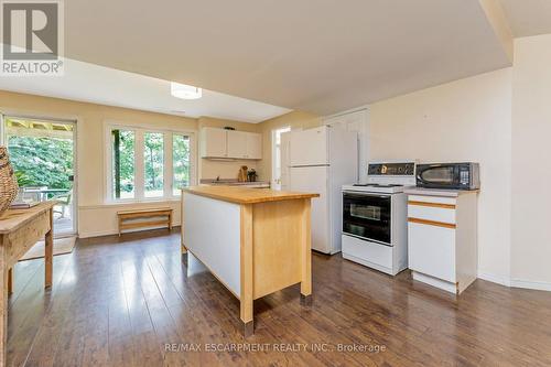 8189 Wellington Rd 124, Guelph/Eramosa, ON - Indoor Photo Showing Kitchen