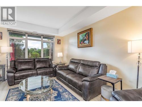 3843 Brown Road Unit# 2104, West Kelowna, BC - Indoor Photo Showing Living Room