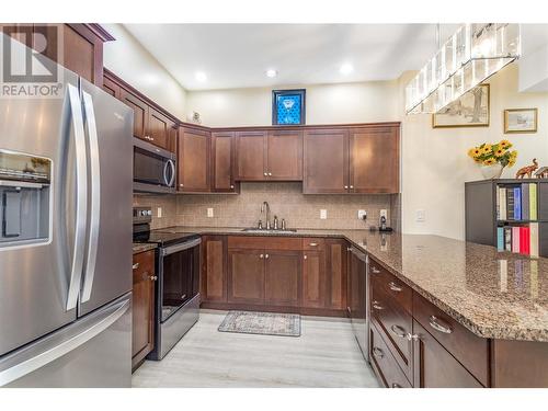 3843 Brown Road Unit# 2104, West Kelowna, BC - Indoor Photo Showing Kitchen With Stainless Steel Kitchen