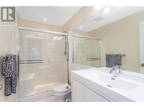 3843 Brown Road Unit# 2104, West Kelowna, BC - Indoor Photo Showing Bathroom