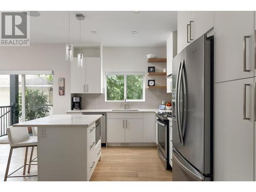 779 Rose Avenue, Kelowna, BC - Indoor Photo Showing Kitchen With Upgraded Kitchen