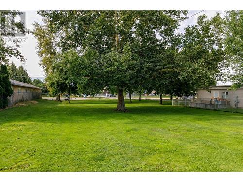 779 Rose Avenue, Kelowna, BC - Outdoor With Backyard