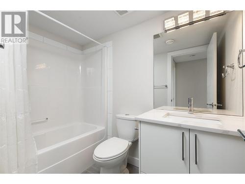 779 Rose Avenue, Kelowna, BC - Indoor Photo Showing Bathroom