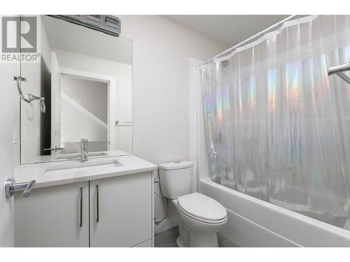 779 Rose Avenue, Kelowna, BC - Indoor Photo Showing Bathroom