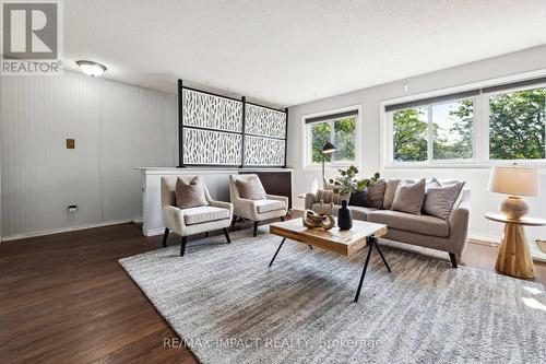 372 Daytona Court, Oshawa (Samac), ON - Indoor Photo Showing Living Room