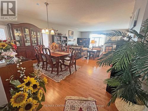 Unit 15 - 101 Southgate Parkway, St. Thomas, ON - Indoor Photo Showing Dining Room