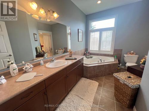 Unit 15 - 101 Southgate Parkway, St. Thomas, ON - Indoor Photo Showing Bathroom