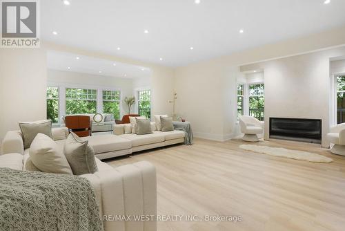 139 Mulcaster Street, Barrie, ON - Indoor Photo Showing Living Room With Fireplace