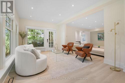 139 Mulcaster Street, Barrie, ON - Indoor Photo Showing Living Room