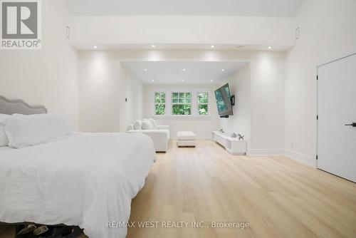 139 Mulcaster Street, Barrie, ON - Indoor Photo Showing Bedroom