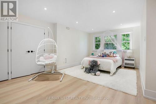 139 Mulcaster Street, Barrie, ON - Indoor Photo Showing Bedroom