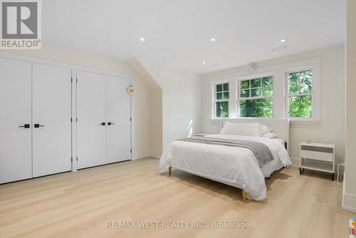 139 Mulcaster Street, Barrie, ON - Indoor Photo Showing Bedroom