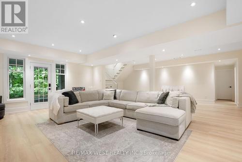 139 Mulcaster Street, Barrie, ON - Indoor Photo Showing Living Room