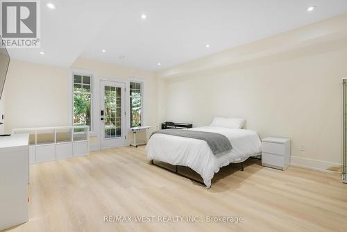 139 Mulcaster Street, Barrie, ON - Indoor Photo Showing Bedroom