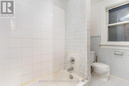 195-197 Dovercourt Road, Toronto, ON - Indoor Photo Showing Bathroom