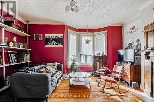 195-197 Dovercourt Road, Toronto, ON - Indoor Photo Showing Living Room