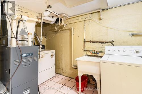 195-197 Dovercourt Road, Toronto, ON - Indoor Photo Showing Laundry Room