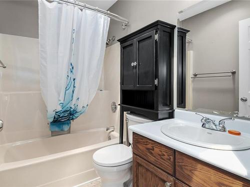 4G-690 Colwyn St, Campbell River, BC - Indoor Photo Showing Bathroom