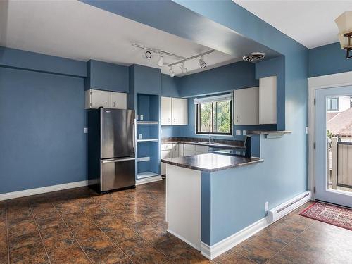 1362 Dallas Rd, Victoria, BC - Indoor Photo Showing Kitchen