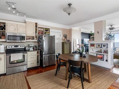 1362 Dallas Rd, Victoria, BC - Indoor Photo Showing Kitchen