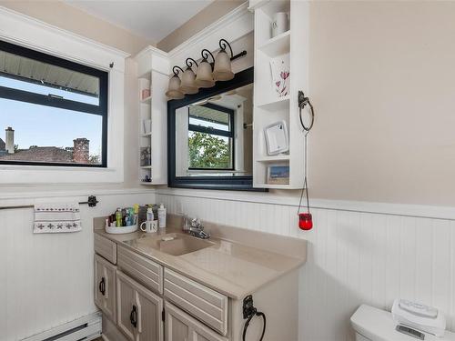 1362 Dallas Rd, Victoria, BC - Indoor Photo Showing Bathroom