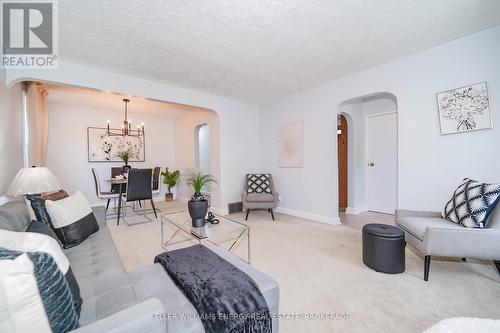 413 Athol Street E, Oshawa (Central), ON - Indoor Photo Showing Living Room