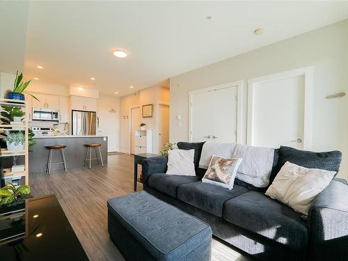 202-525 Third St, Nanaimo, BC - Indoor Photo Showing Living Room