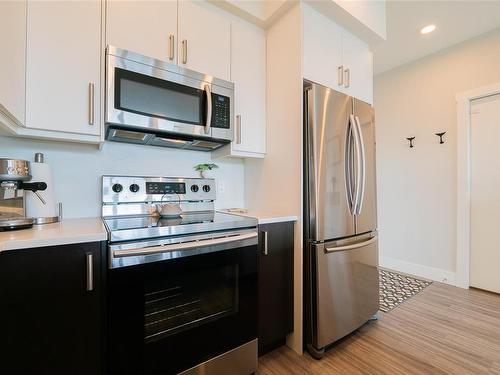 202-525 Third St, Nanaimo, BC - Indoor Photo Showing Kitchen