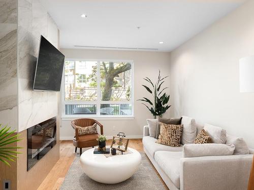 101-1201 Fort St, Victoria, BC - Indoor Photo Showing Living Room With Fireplace