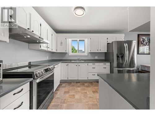 6462 Haven Street, Oliver, BC - Indoor Photo Showing Kitchen With Double Sink