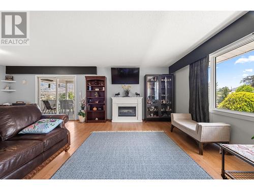 6462 Haven Street, Oliver, BC - Indoor Photo Showing Living Room