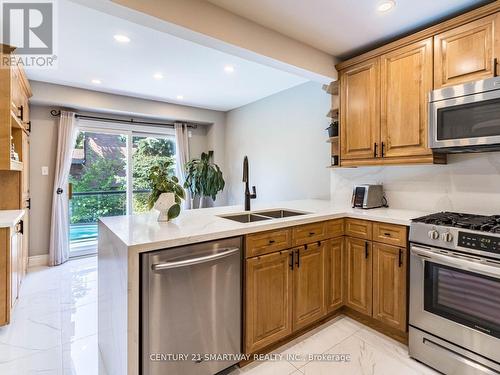 195 Romain Crescent, Oakville, ON - Indoor Photo Showing Kitchen With Stainless Steel Kitchen With Double Sink