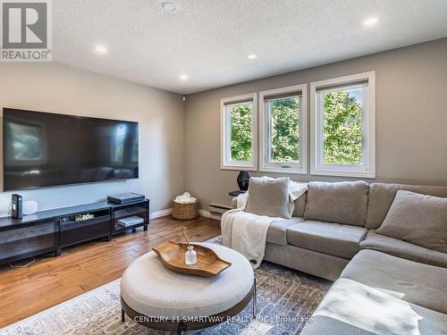 195 Romain Crescent, Oakville, ON - Indoor Photo Showing Living Room