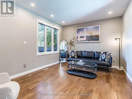 195 Romain Crescent, Oakville, ON - Indoor Photo Showing Living Room