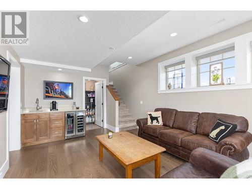 4000 Trails Place Unit# 141, Peachland, BC - Indoor Photo Showing Living Room