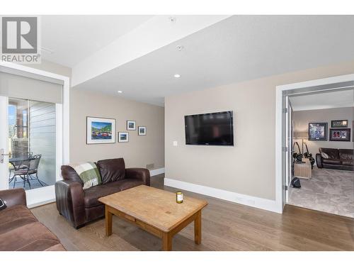 4000 Trails Place Unit# 141, Peachland, BC - Indoor Photo Showing Living Room