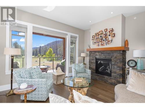 4000 Trails Place Unit# 141, Peachland, BC - Indoor Photo Showing Living Room With Fireplace