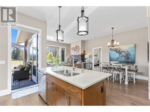 4000 Trails Place Unit# 141, Peachland, BC - Indoor Photo Showing Kitchen With Double Sink