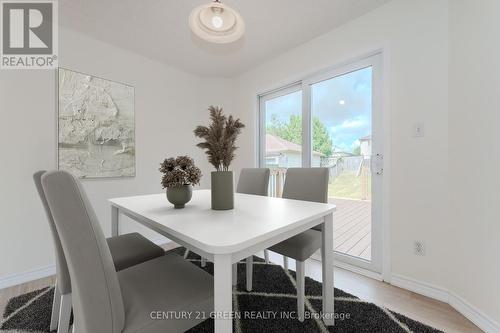 382 Wake Robin Crescent, Kitchener, ON - Indoor Photo Showing Dining Room