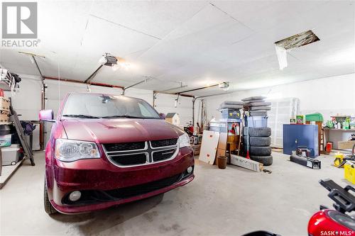 110 Elgin Street, Viscount, SK - Indoor Photo Showing Garage